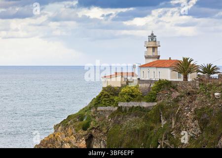 Leuchtturm von Cudillero, Asturien, Nordspanien. Horizontalen Schuss Stockfoto