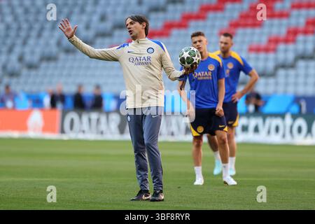 3. Mai 2025; Allianz Arena, München, Deutschland; Champions-League-Finale Fußball, Paris Saint Germain gegen Inter Mailand; FC Inter Training Session mit Inter Milans italienischem Trainer Simone Inzaghi Credit: Action Plus Sports Images/Alamy Live News Stockfoto