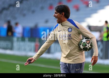 3. Mai 2025; Allianz Arena, München, Deutschland; Champions-League-Finale Fußball, Paris Saint Germain gegen Inter Mailand; FC Inter Training Session mit Inter Milans italienischem Trainer Simone Inzaghi Credit: Action Plus Sports Images/Alamy Live News Stockfoto