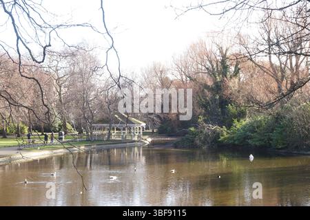 Ziersee im öffentlichen Park St Stephen’s Green, Dublin, Irland Stockfoto