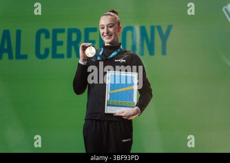Leipzig, Deutschland. 31. Mai 2025. Leipzig, Deutschland, 31. Mai 2025 Nina DERWAEL (BEL) feiert auf dem Podium nach ihrer Goldmedaille am Balancebalken während der künstlerischen Turn-Europameisterschaft - Women's Balance Beam Final in Leipzig. (Gabor Baumgarten/SPP) Credit: SPP Sport Press Photo. /Alamy Live News Stockfoto