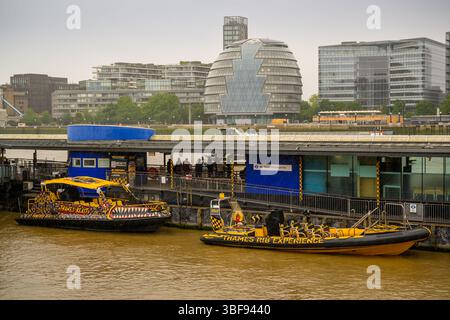 Bootstouren auf der Themse, London, England Stockfoto