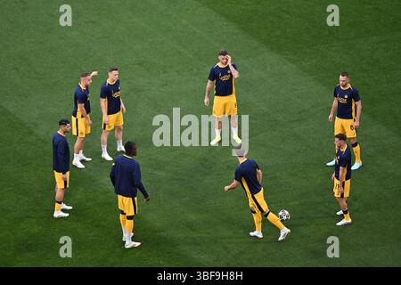 München, Deutschland. 31. Mai 2025. Fußball: Champions League, Paris Saint-Germain - Inter Mailand, K.-o.-Runde, Finale, Münchener Fußballarena, Mailänder Spieler wärmen sich vor dem Spiel auf. Quelle: Peter Kneffel/dpa/Alamy Live News Stockfoto