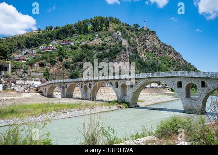 Gorica-Brücke über den Fluss Osum, Berat, Albanien Stockfoto