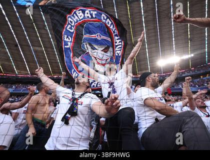 München, Deutschland. 31. Mai 2025. PSG-Fans vor dem Spiel Paris Saint Germain gegen Internazionale UEFA Champions League Finale in der Münchener Football Arena. Der Bildnachweis sollte lauten: David Klein/Sportimage Credit: Sportimage Ltd/Alamy Live News Stockfoto