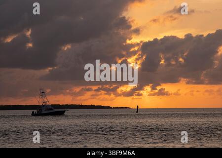 Angeln Boot Überschrift aus dem Golfstrom bei Tagesanbruch, Florida Keys, FL Stockfoto