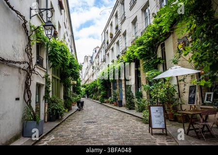 Cour Damoye, eine elegante Passage aus dem 17. Jahrhundert mit Galerien und Boutiquen in der Nähe des Place de la Bastille in Paris, Frankreich Stockfoto