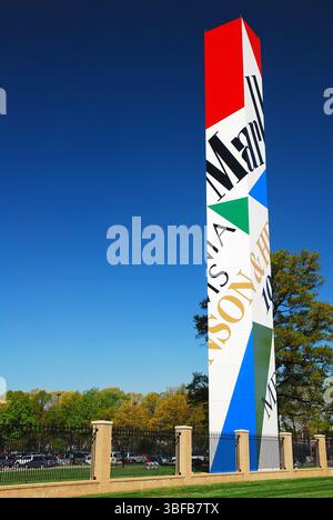 Eine große Spalte auf dem Campus des RJ Reynolds Home Office zeigt die verschiedenen Zigarettenmarken am Firmensitz in Richmond Virginia Stockfoto