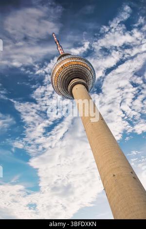 Berliner Fernsehturm am Alexanderplatz in Berlin Stockfoto