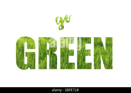 Inspirierende Botschaft Go Green mit Buchstaben von grünem Rasen Stockfoto
