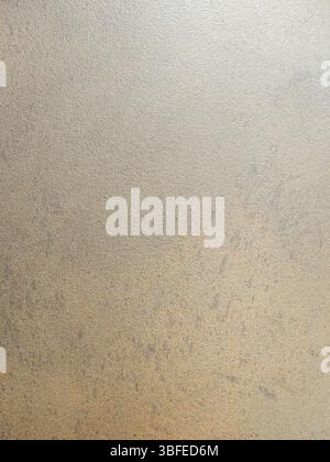 Die Nahaufnahme einer strukturierten Oberfläche zeigt verschiedene Braun- und Grautöne mit subtilen Variationen, ideal für kreative Ideen im Innenbereich oder AR Stockfoto