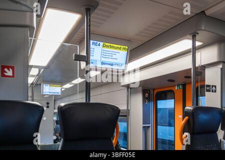 Regionalexpress Richtung Dortmund Hauptbahnhof Stockfoto