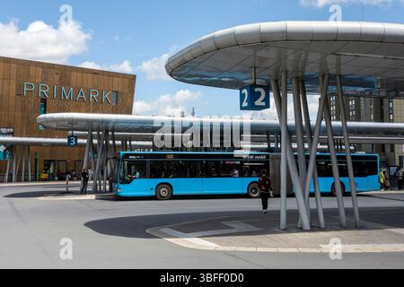Busbahnhof Wuppertal am Hauptbahnhof Stockfoto