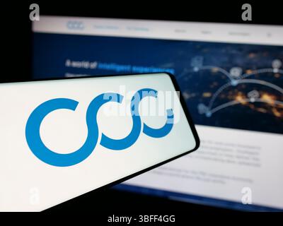 Stuttgart, Deutschland – 16. 01. 2025: Smartphone mit Logo des US-amerikanischen Softwareunternehmens CCC Intelligent Solutions Inc. Auf dem Bildschirm vor der Website. Stockfoto