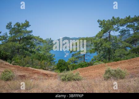 Der Rhythmus der Riviera: Yachten in perfekter Harmony Gocek Luxus und Ruhe eines mediterranen Kurzurlaubs. Stockfoto