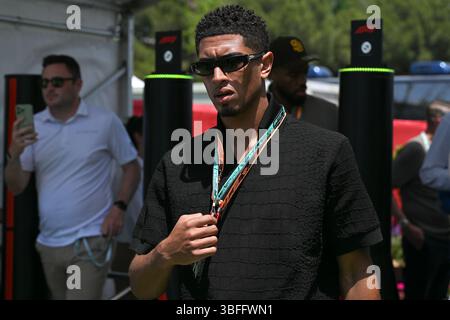 BARCELONA, SPANIEN – 01. JUNI: Jude Bellingham kommt während des Grand Prix von Spanien F1 Aramco am Circuit de Barcelona-Catalunya am 01. Juni 2025 in Barcelona, Spanien an der Rennstrecke an. (Foto: Vince Mignott/Alamy Live News) Stockfoto