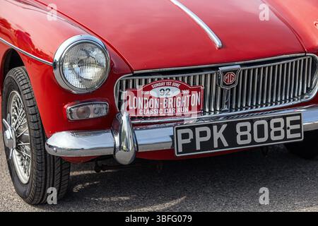 MG Midget vor dem London to Brighton Classic Car Run im Brooklands Museum Stockfoto