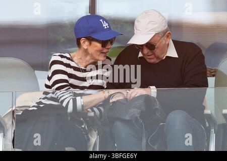 Paris, Frankreich. Juni 2025. Cristina Cordula und ihr Ehemann Frederic Cassin nehmen am 1. Juni 2025 am Roland Garros 2025 Turnier in Paris Teil. Foto: Laurent Zabulon/ABACAPRESS.COM Credit: Abaca Press/Alamy Live News Credit: Abaca Press/Alamy Live News Stockfoto