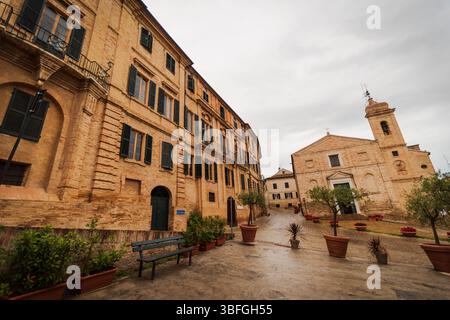 Recanati, Marken, italien. Der Platz des 'Sabato del villaggio', Samstag des Dorfes, das Gedicht von Giacomo leopardi. Stockfoto