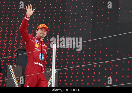 Barcelona, Spanien. Juni 2025. #16 Charles Leclerc (MCO) Scuderia Ferrari HP (ITA) SF25/Ferrari auf dem Podium während des Formel 1 Spanien Grand Prix 2025, 9. Runde der Formel-1-Weltmeisterschaft 2025 auf dem Circuit de Barcelona-Catalunya am 1. Juni 2025 in Barcelona, Spanien. (Foto: Philippe Nanchino/Eurasia Sport Images/Alamy) Credit: Eurasia Sport Images/Alamy Live News Stockfoto