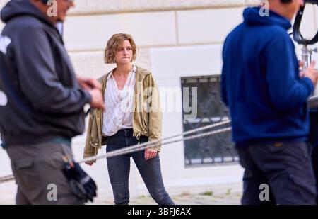 Wien, Österreich. Mai 2025. Dreharbeiten zur zweiten Staffel der Netflix-Serie „Crooks“ in der Minoritenkirche in Wien, Österreich, am 26. Mai 2025. Svenja JUNG - 20250526 PD19662 Credit: APA-PictureDesk/Alamy Live News Stockfoto