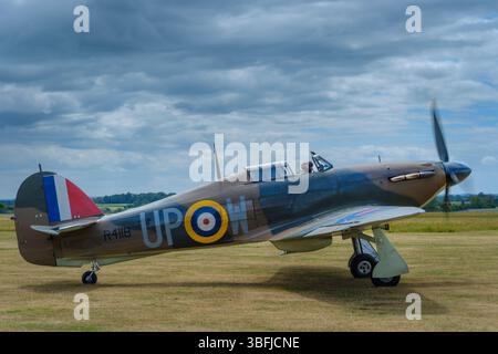 Kemble, Gloucestershire - Hawker Hurricane Mk1 R4118, ein Veteran der Schlacht von Großbritannien, befindet sich im Privatbesitz von Hurricane Heritage. Es begann mit Nr. 60 Stockfoto