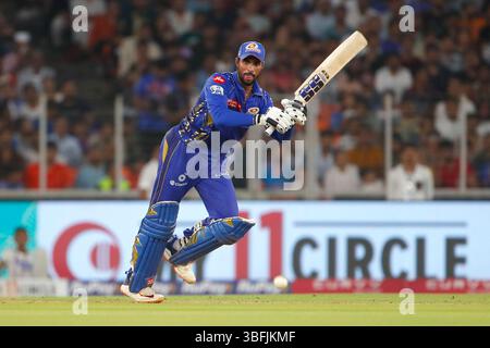 AHMEDABAD, INDIEN - 1. JUNI: Tilak Varma von Mumbai Indians spielt 2025 im Narendra Modi Stadium 2025 in Ahmedabad, Indien, einen Schuss. (Foto: Surjeet Yadav/MB Media) Credit: MB Media Solutions/Alamy Live News Stockfoto