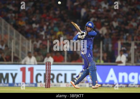 AHMEDABAD, INDIEN - 1. JUNI: Tilak Varma von Mumbai Indians spielt 2025 im Narendra Modi Stadium 2025 in Ahmedabad, Indien, einen Schuss. (Foto: Surjeet Yadav/MB Media) Credit: MB Media Solutions/Alamy Live News Stockfoto