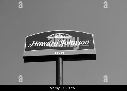 Howard Johnson Inn Schild, das an die klassische amerikanische Straßenfahrt erinnert. Stockfoto