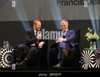 Der ehemalige australische Premierminister (2013–2015) Tony Abbott (L) und der ehemalige ukrainische Botschafter im Vereinigten Königreich (2020–2023) Vadym Prystaiko nahm am 31. Mai 2025 am Black Sea Security Forum 2025 in Odesa, Ukraine, Teil. (Foto: Nina Liashonok/Ukrinform) Stockfoto