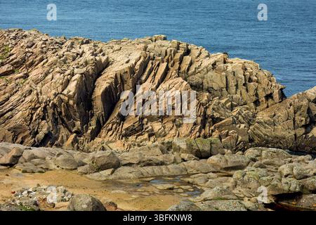 TORY ISLAND, DONEGAL, IRLAND. UM 2025, Felsvorsprung an der Küste der Inseln. Stockfoto