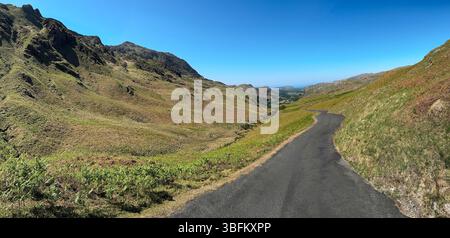 Hardknott Pass im Lake District im Nordwesten Englands. Der Hardknott Pass ist ein Bergpass zwischen Eskdale und dem Duddon Valley im Lake District Nat Stockfoto