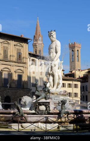 Neptunbrunnen von Bartolomeo Ammannati, auf der Piazza della Signoria, Florenz, Italien. Marmor- und Bronzeskulptur aus der Renaissance. Stockfoto