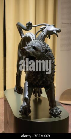 Etruskische Bronzeskulptur „Chimera of Arezzo“, mythologisches Tier mit Löwenkörper, Ziegenkopf und Schlangenschwanz, 5.-4. Jahrhundert v. Chr., Florenz, Italien. Stockfoto