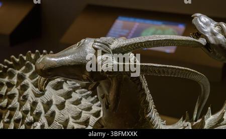 Detail der etruskischen Bronzeskulptur 'Chimera of Arezzo', mythologisches Tier mit Löwenkörper, Ziegenkopf, Schlangenschwanz, 5.-4. Jh. v. Chr., Florenz, It Stockfoto
