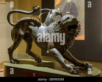 Etruskische Bronzeskulptur „Chimera of Arezzo“, mythologisches Tier mit Löwenkörper, Ziegenkopf und Schlangenschwanz, 5.-4. Jahrhundert v. Chr., Florenz, Italien. Stockfoto