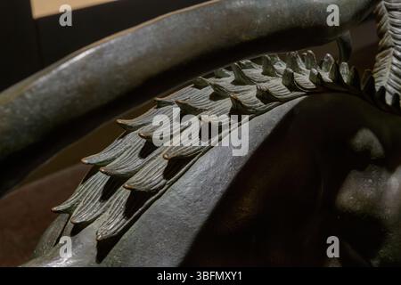 Detail der etruskischen Bronzeskulptur 'Chimera of Arezzo', mythologisches Tier mit Löwenkörper, Ziegenkopf, Schlangenschwanz, 5.-4. Jh. v. Chr., Florenz, It Stockfoto