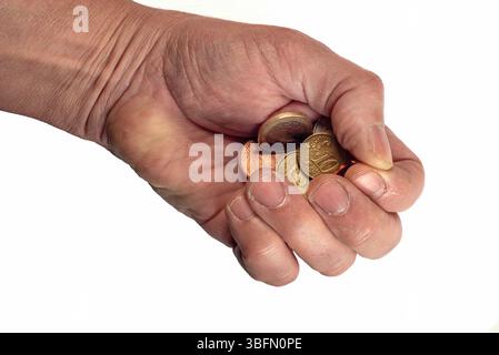 Männliche Hand in eine Faust geballt, die Münzen verschiedener Eurocent in der Hand hält Stockfoto