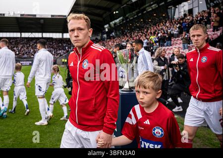 Herning, Dänemark. Mai 2025. Anders Klynge von Silkeborg IF tritt in das Spielfeld für das Oddset Cup Finale zwischen dem FC Kopenhagen und Silkeborg IF in der MCH Arena in Herning ein. Stockfoto