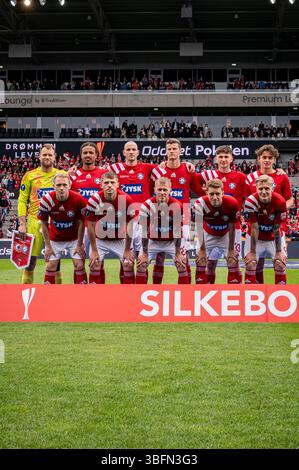 Herning, Dänemark. Mai 2025. Das Startelf von Silkeborg IF für das Oddset Cup Finale zwischen dem FC Kopenhagen und Silkeborg IF in der MCH Arena in Herning. Stockfoto