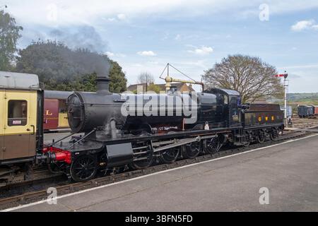 GWSR-Dampflok am Bahnhof Winchcombe, den Cotswolds, England, Großbritannien Stockfoto