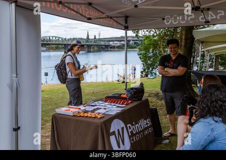 The Big Float, Portland, Oregon – 13. Juli 2019: PointWest Credit Union fördert ihre Dienste bei der Big Float-Veranstaltung. Stockfoto