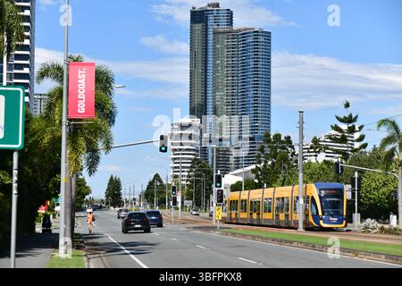 GOLD COAST, AUSTRALIEN, 27. APRIL 2025: Verkehr auf der M1 in Richtung Gold Coast, Queensland, Australien Stockfoto