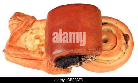 drei kleine Laib Brot auf weißem Hintergrund Stockfoto