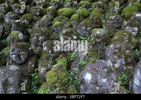Viele Steinstatuen im Otagi Nenbutsu-JI Tempel in Kyoto, Japan Stockfoto