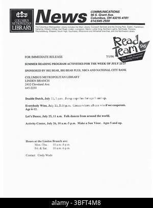 Die Pressemitteilungen der Columbus Metropolitan Library im Juli 1996 enthalten Ankündigungen über Programme, Veranstaltungen, Schließungen und Akquisitionen, die an lokale Medien verteilt werden. Stockfoto