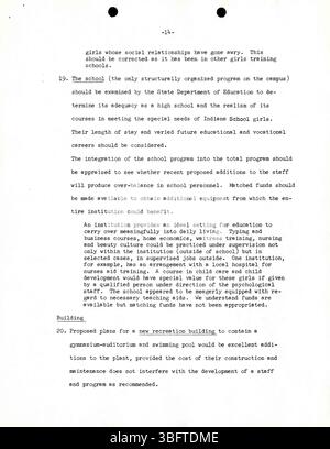 Dieser Bericht, der von Sherwood Norman vom National Council on Crime and Delinquency verfasst wurde, liefert Erkenntnisse aus einer Studie, die an der Indiana Girls School durchgeführt wurde. Sie wurde dem Beratenden Gesetzgebungsausschuss vorgelegt, um die Bedingungen und Praktiken der Schule zu bewerten. Stockfoto