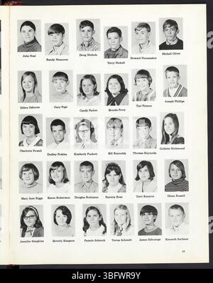 Seite 69 von *The Trojan 1970*, dem Jahrbuch der Trenton High School, zeigt Schülerporträts, Veranstaltungen und Errungenschaften aus dem akademischen Jahr 1970, die die Erfahrungen und die Gemeinschaft der Highschool widerspiegeln. Stockfoto