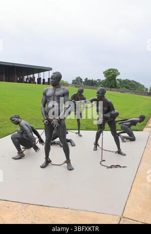 Das National Memorial for Peace and Justice in Montgomery, Alabama, dokumentiert die aktivste Ära des RassenterrorLynchens von 1877 bis 1950, USA Stockfoto