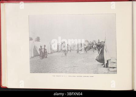 Eine Fotosammlung aus dem Jahr 1898, die Ohio-Regimenter auf ihrem marsch durch Columbus nach Camp Bushnell zeigt und ihre Aktivitäten im Lager und ihre Abreise nach Washington D.C. zum Kriegsdienst zeigt. Stockfoto
